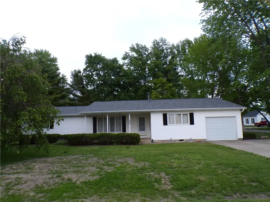 200 N Vine Street, Findlay, IL 62534 - #2