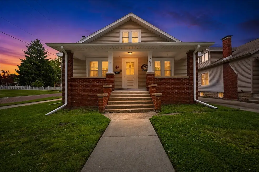 201 W Lawrence Avenue, Effingham, IL 62401 - #1