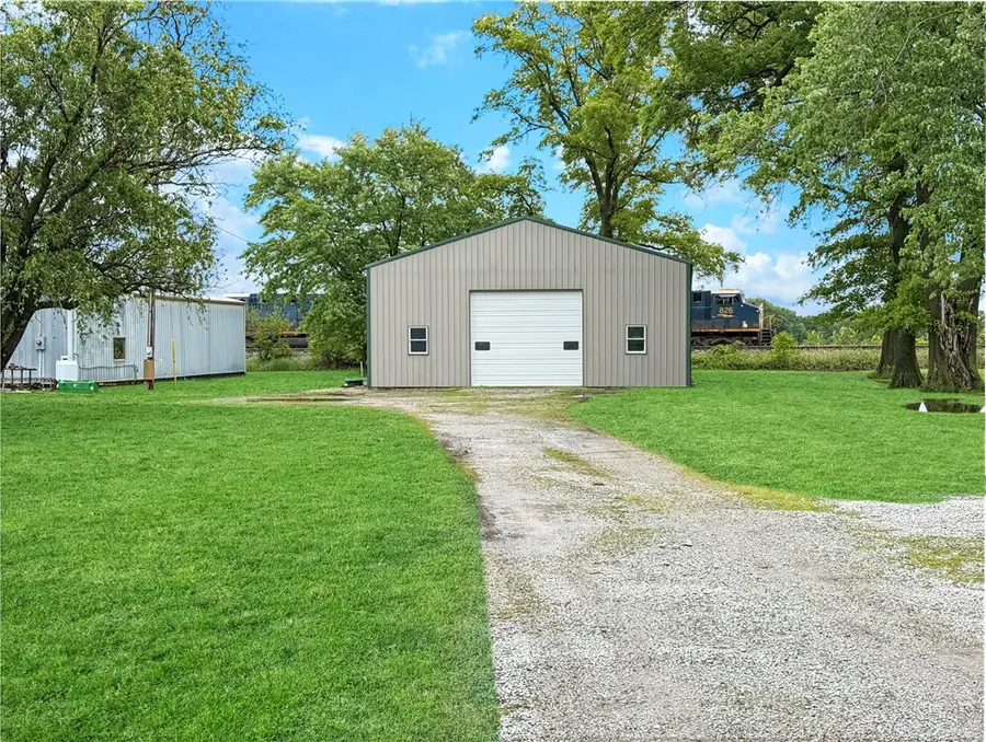 809 W Main Street, Casey, IL 62420 - #2