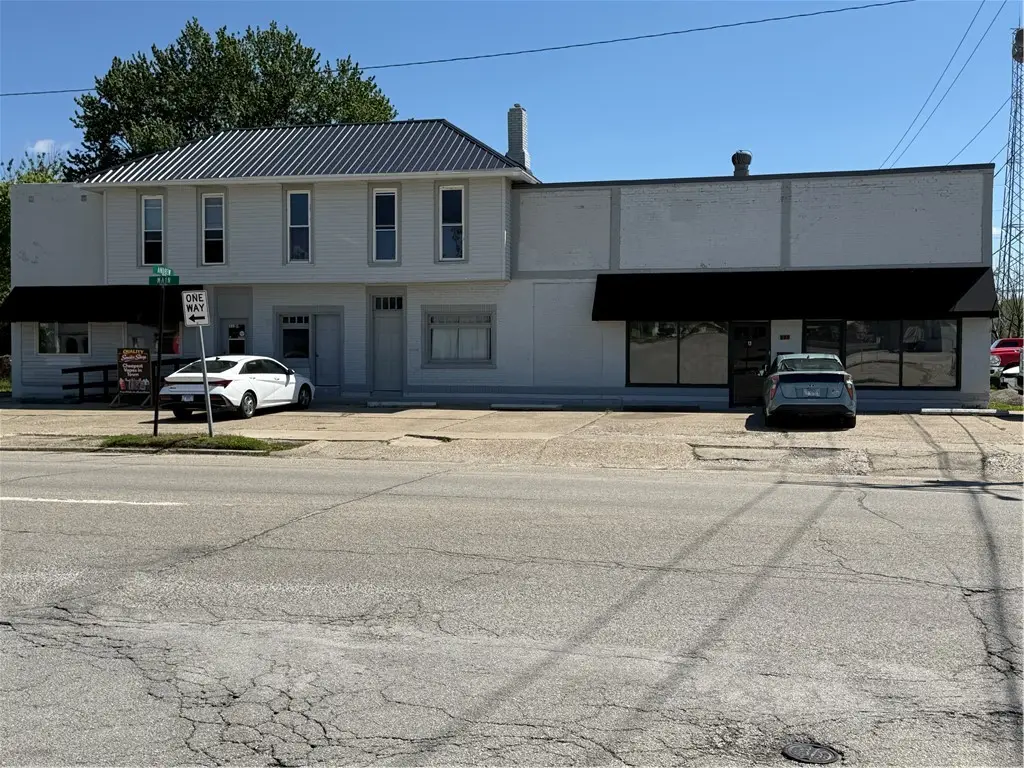 332 Main Street, Paris, IL 61944 - #1