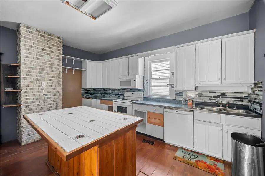 230 W Elizabeth Street, Paris, IL 61944 - #2