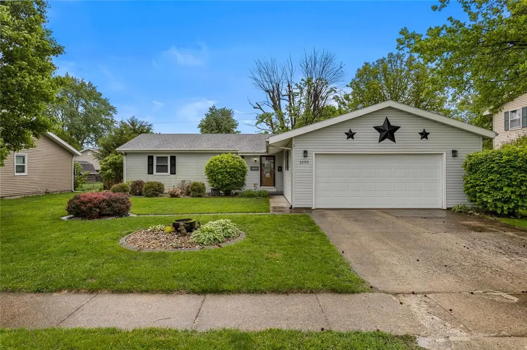 2505 Dakota Avenue, Mattoon, IL 61938 - #1
