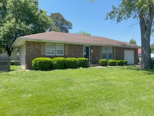 307 S Mill Street, Greenup, IL 62428 - #1