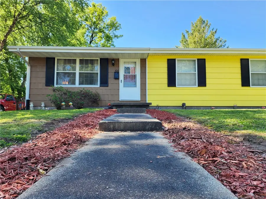 506 W Reynolds Street, Newton, IL 62448 - #2