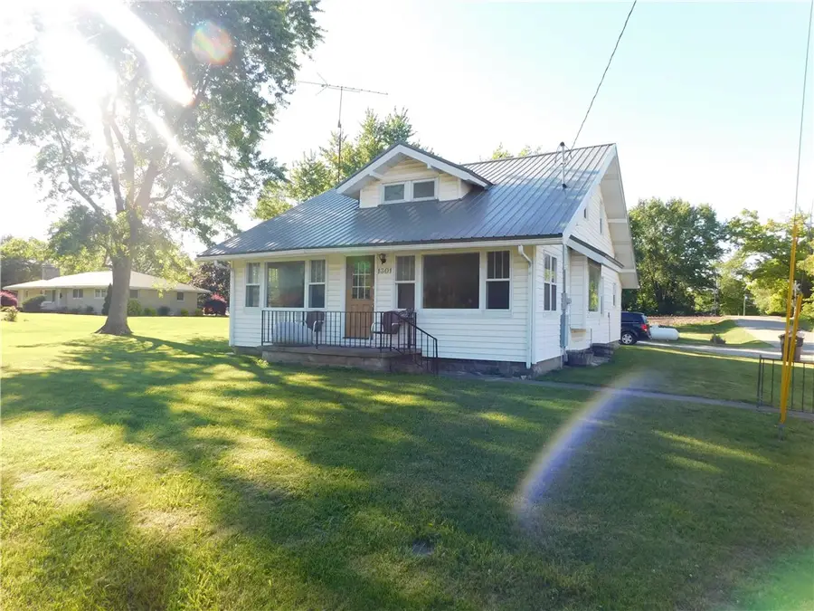 1301 E Main Street, Casey, IL 62420 - #2