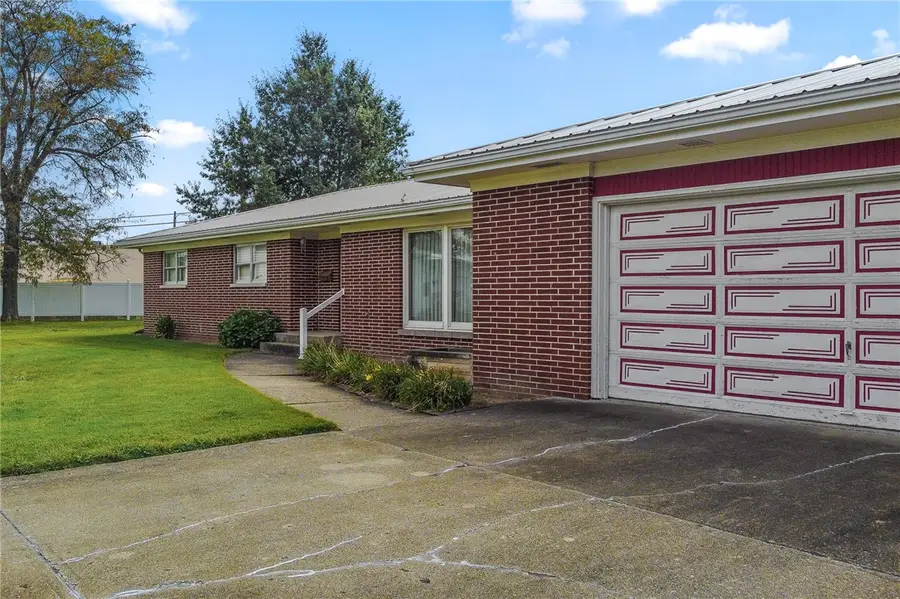 7 S Lakewood Drive, Effingham, IL 62401 - #2