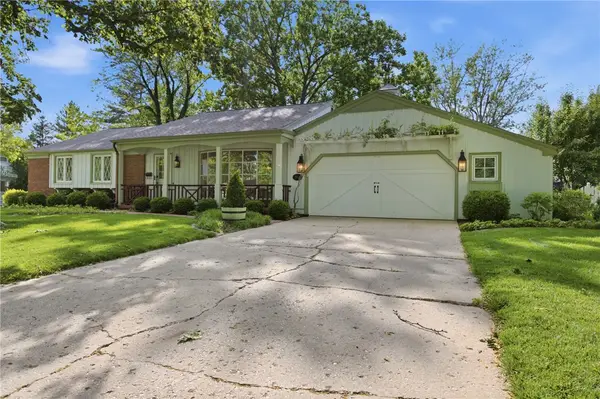 1914 Meadowlake Drive, Charleston, IL 61920