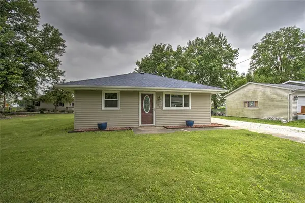 1460 N Birks Street, Harristown, IL 62537