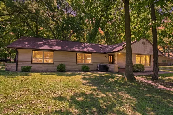 804 Hickory Hill Drive, Effingham, IL 62401
