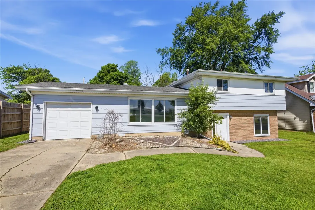 529 Interstate Drive, Saint Elmo, IL 62458 - #1