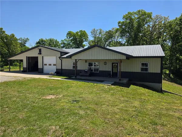 3082 E 300 North Road, Stewardson, IL 62463