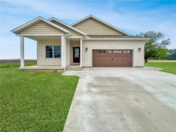 1105 Meadow Brook Court, Mattoon, IL 61938