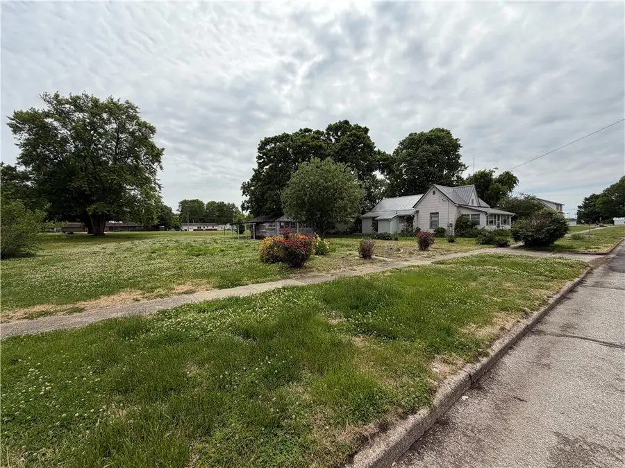 605 W Grand Prairie Street, Palestine, IL 62451 - #2