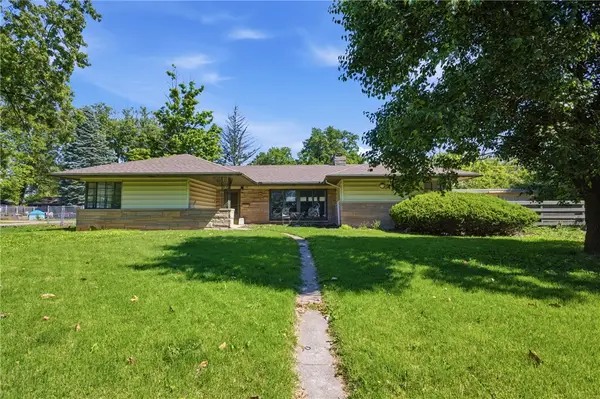 75 Grant Avenue, Charleston, IL 61920