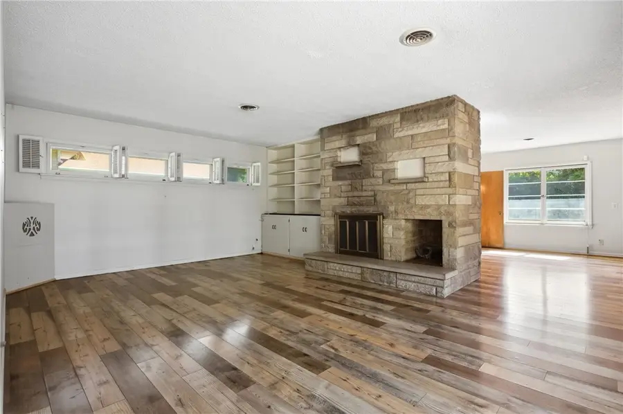 75 Grant Avenue, Charleston, IL 61920 - #3