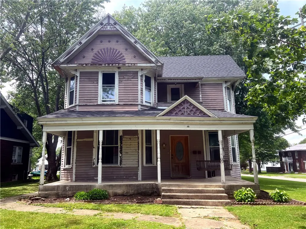 229 N 1st Street, Vandalia, IL 62471 - #1