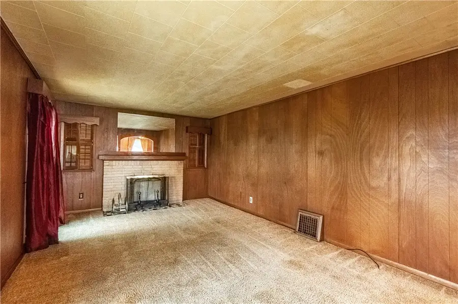 326 Richmond Avenue, Taylorville, IL 62568 - #3