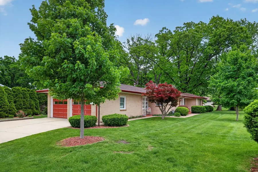 112 South Shores Drive, Decatur, IL 62521 - #2