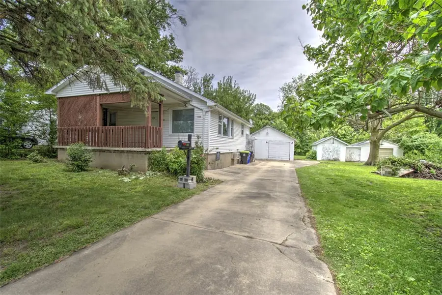 1042 N 33rd Street, Decatur, IL 62521 - #2