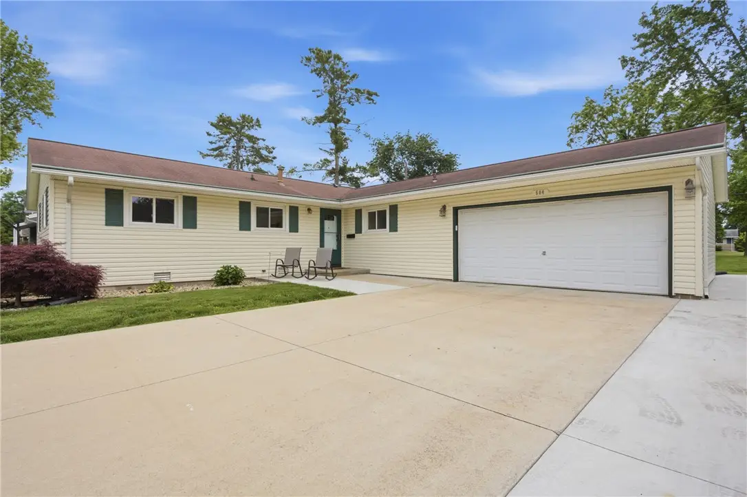 504 Taft Avenue, Charleston, IL 61920 - #1