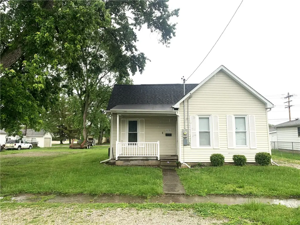 810 E Poplar Street, Taylorville, IL 62568 - #1