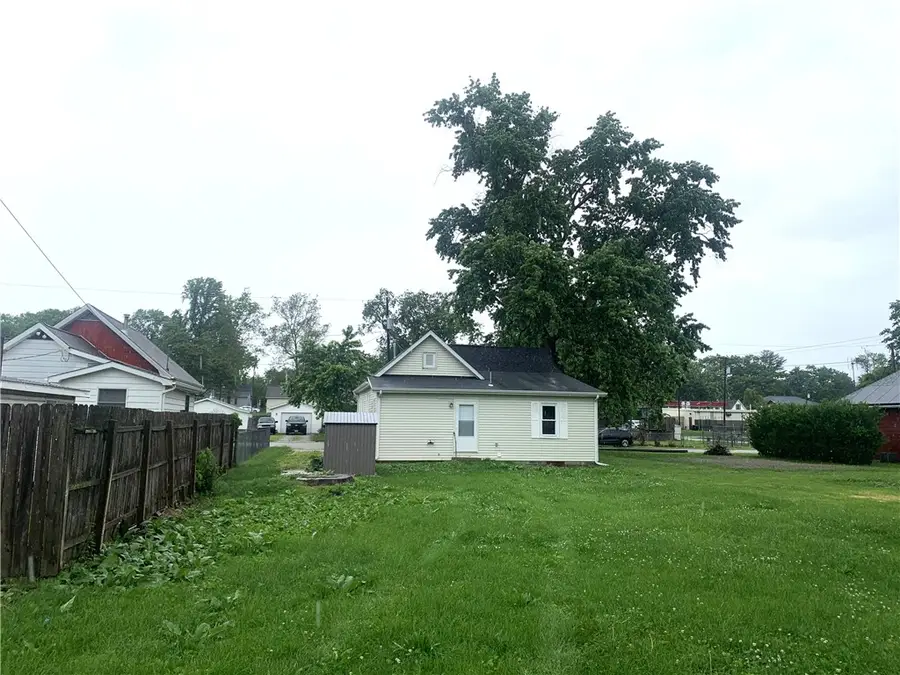 810 E Poplar Street, Taylorville, IL 62568 - #3