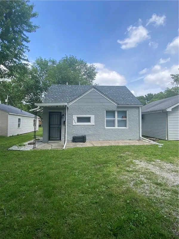 2060 N Maple Avenue, Decatur, IL 62526