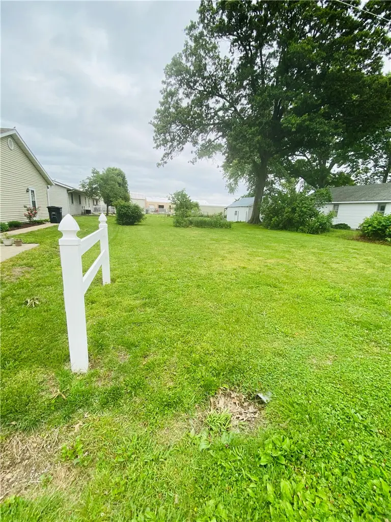 103 W Kagay Avenue, Effingham, IL 62401 - #2