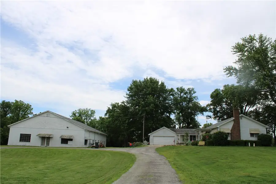 1190 State Highway 16, Shelbyville, IL 62565 - #2