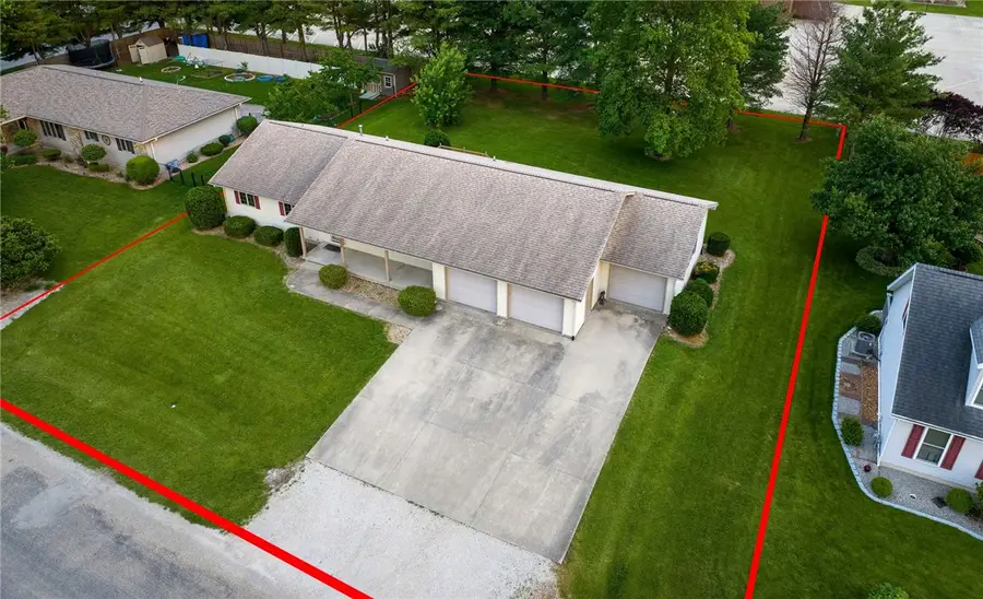1606 W North 3rd Street, Shelbyville, IL 62565 - #2