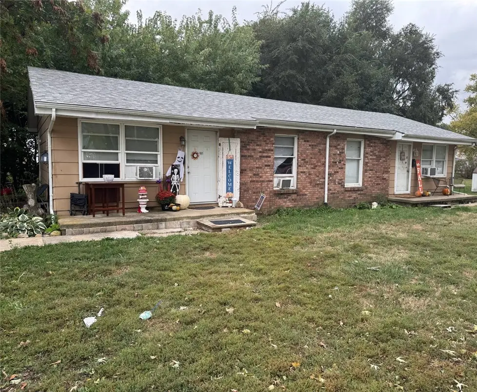 101 Richardson Street, Farmer City, IL 61842 - #1