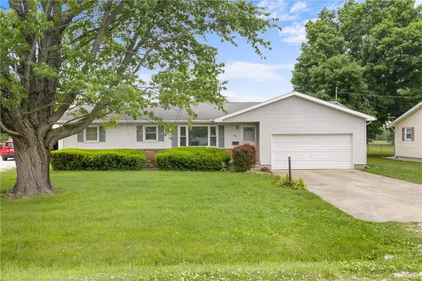 723 E Blackburn Street, Paris, IL 61944