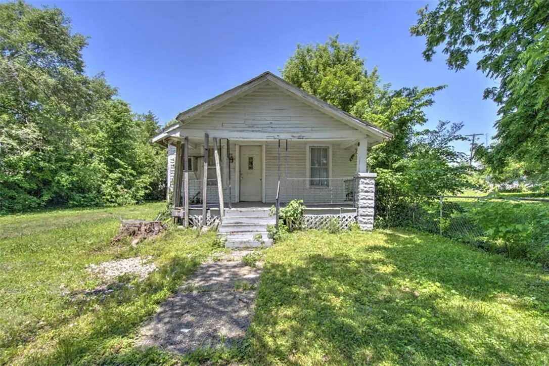 956 Curtis Avenue, Decatur, IL 62526 - #1