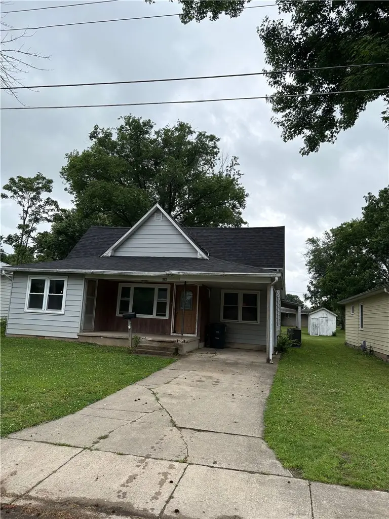 1012 N Walnut Street, Saint Elmo, IL 62458 - #3