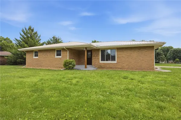 101 E Pine Drive, Effingham, IL 62401