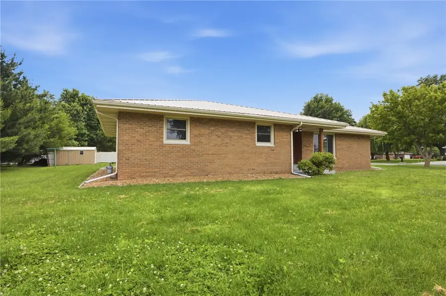 101 E Pine Drive, Effingham, IL 62401 - #2