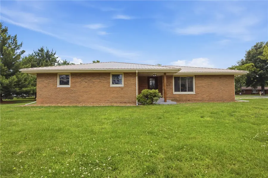 101 E Pine Drive, Effingham, IL 62401 - #3