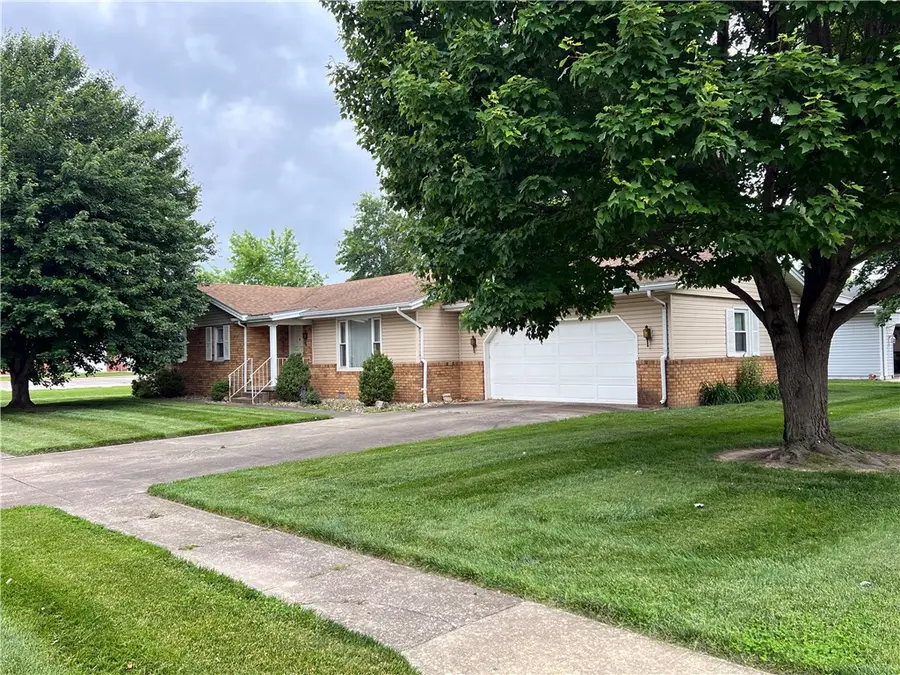 1001 Holly Drive, Effingham, IL 62401 - #2