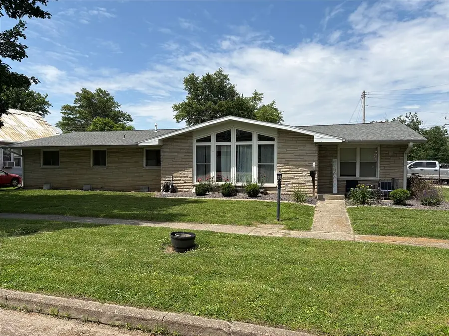 701 W Madison Avenue, Altamont, IL 62411 - #2