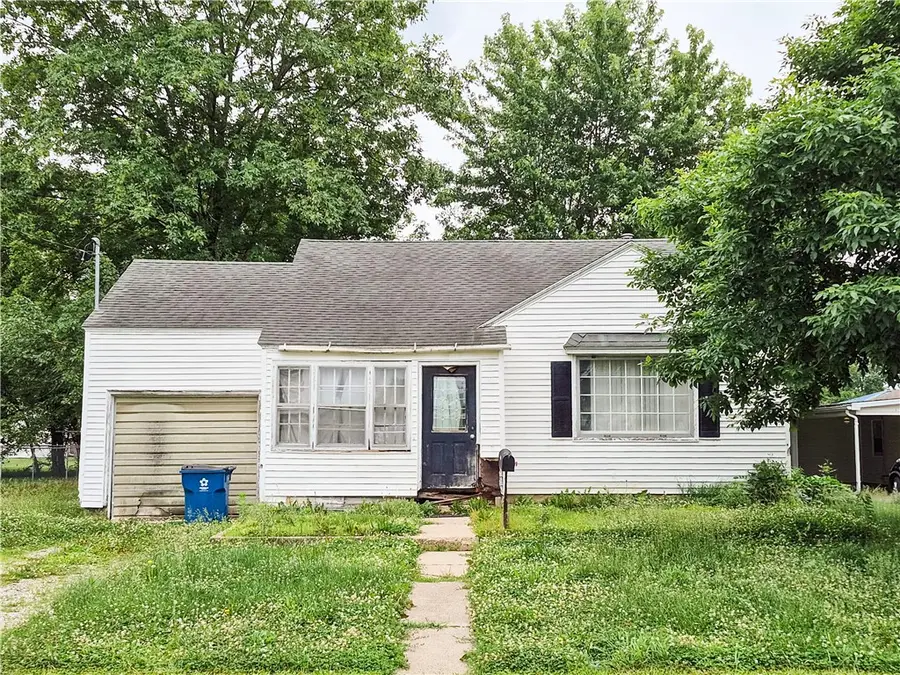1307 N Cross Street, Robinson, IL 62454 - #3