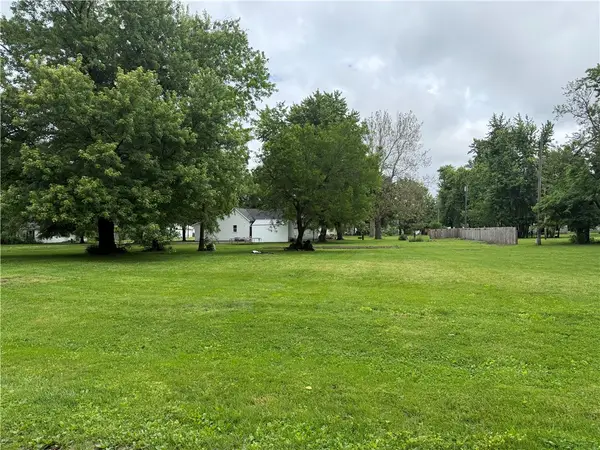S Graham Avenue, Brocton, IL 61917