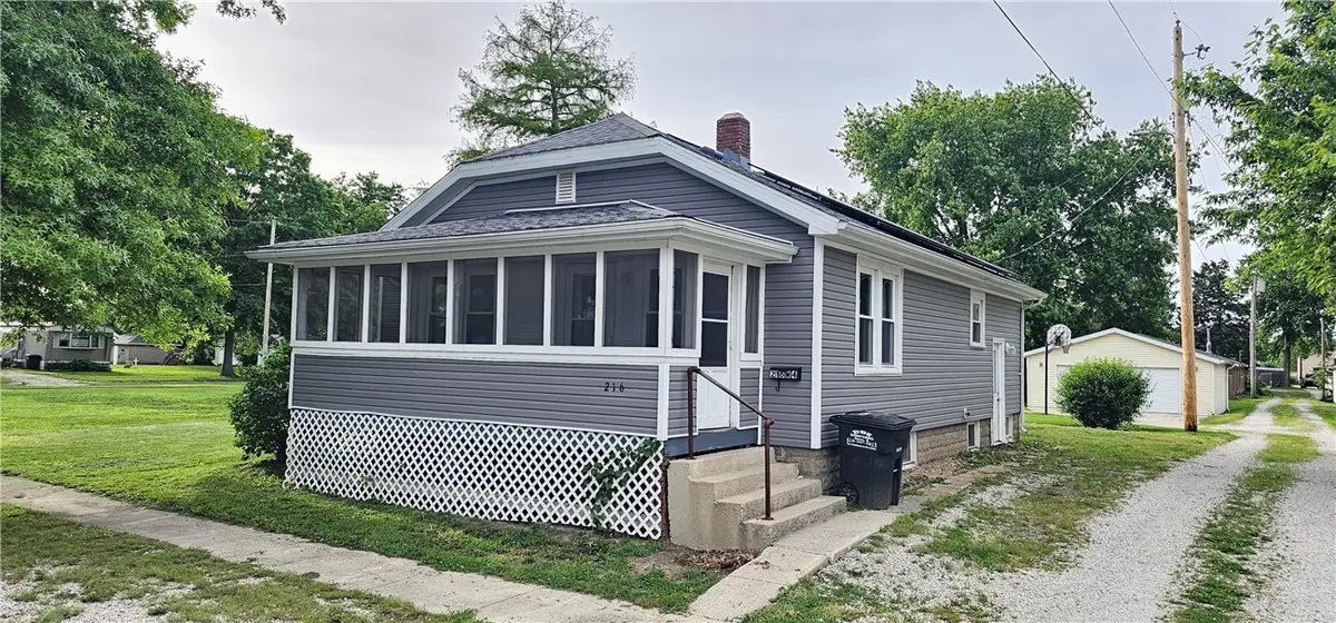 216 4th Street, Saint Elmo, IL 62458 - #1