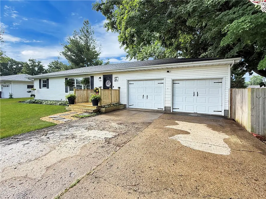 325 Broadway Street, Argenta, IL 62501 - #2