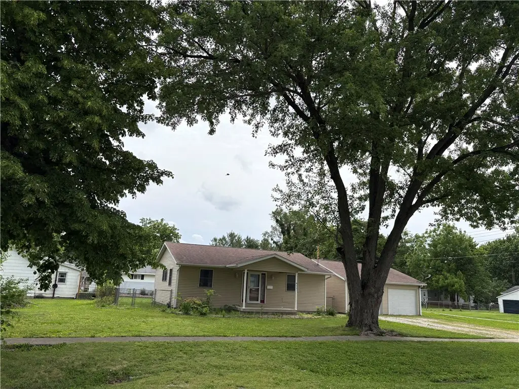 410 Hanover Street, Moweaqua, IL 62550 - #1
