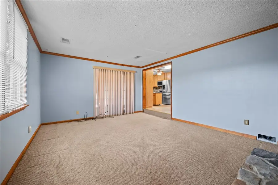 712 E Blackburn Street, Paris, IL 61944 - #2