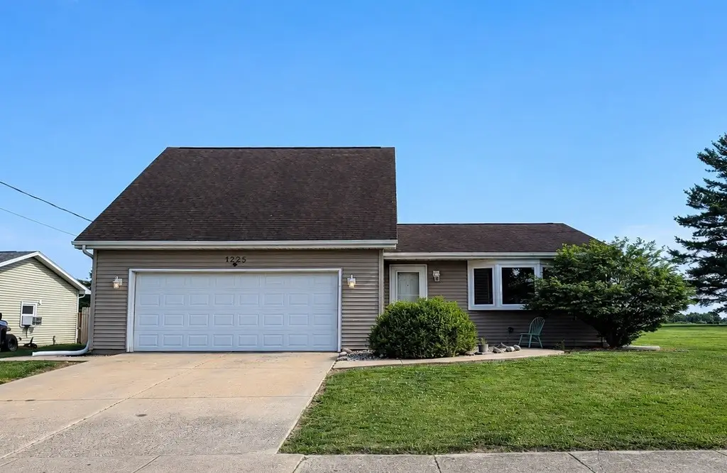1225 Florian Avenue, Mount Zion, IL 62549 - #1