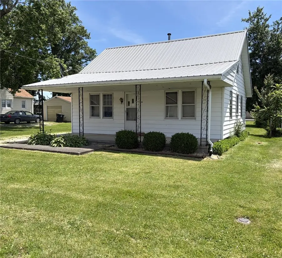 315 W Kagay Avenue, Effingham, IL 62401 - #2