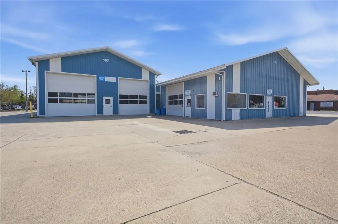 202 W Cumberland Road, Altamont, IL 62411 - #1