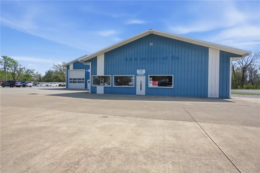 202 W Cumberland Road, Altamont, IL 62411 - #3