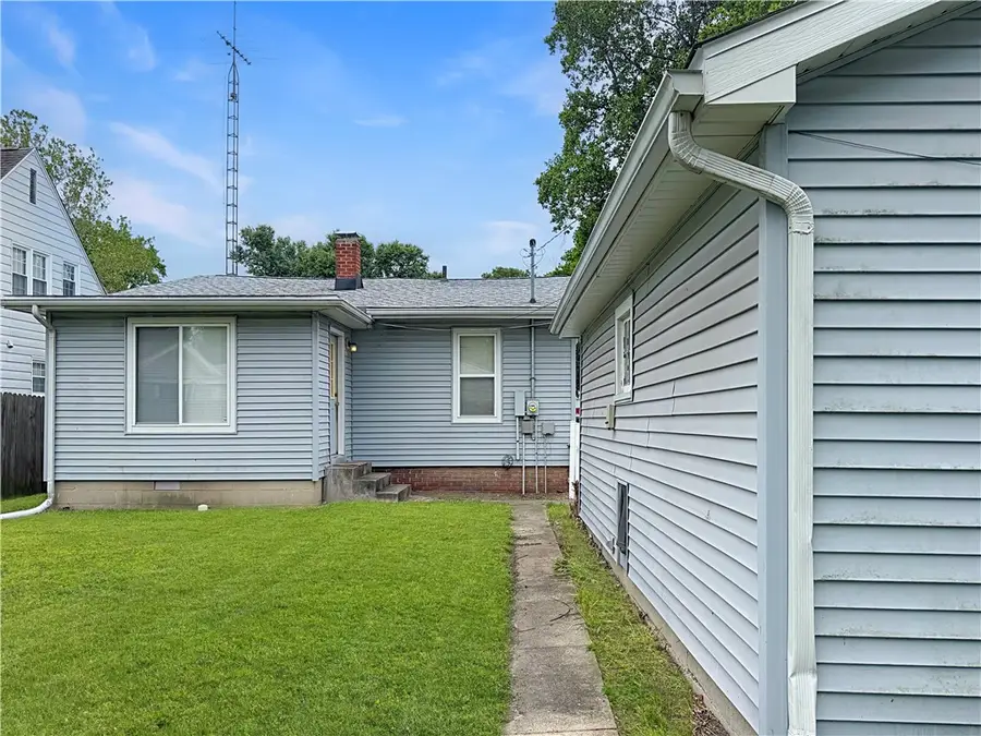 3204 Prairie Avenue, Mattoon, IL 61938 - #2